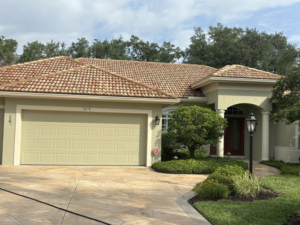 Professional roof cleaning and exterior house cleaning