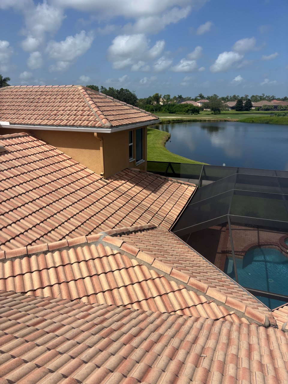 Soft wash roof cleaning for Florida tile homes